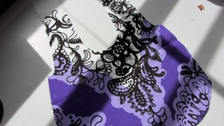 http://verypurpleperson.com/2010/04/making-reversible-bag.html