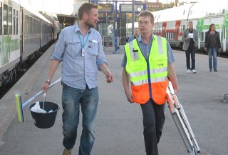 Ikkunanpesupartio liikkeellä.