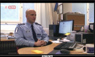 IL TV Marko Fobba Forss työpöytänsä ääressä 
