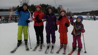 ryhmäkuvassa isoisä Kimmo, Pauliina, Aurora 14 v, Otso 9 v ja Lotta 6 v ryhmäkuvassa isoisä, Pauliina, Aurora 14 v, Otso 9 v ja Lotta 6v.