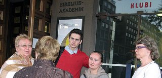 Yulia Lezhneva tukijoukkoineen.