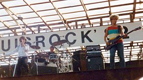 Kuvassa U2-yhtye Ruisrockissa 1982. Kuva: Jorma Kivistö