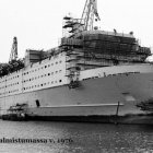 Tässä Markku Lampilan kuvassa Finnjet-loistoalus valmistuu Hietalahden telakalla v. 1976. Alus on nyttemmin jo romutettu Intiassa.