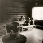 Myös tämä kuva tuli Kati Solalta. Paikkana yhä Kukkolankoski 70-luvun alussa, mutta nyt sisätiloissa.