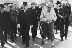 Kuva: Hallitus l�hd�ss� marssille Risto Rytin johdolla. YLE Valokuva-arkisto.