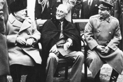 Kuva: Ison-Britannian, Yhdysvaltain ja 
Neuvostoliitton korkein johto 
Jaltan konferenssissa
helmikuussa 1945.
FDR Library