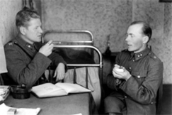 Kuva: Lulu Paasipuro laulaa 
Aunuksen Radion studiossa
(1943)
Pentti Nikulainen 
YLE