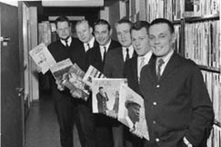 Kuva: S�velradion toimittajia.
(1964)
YLE
