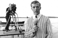 Kuva: Antti Eini� 
juontaa Tesvision ohjelmaa.
(1960-luku)
YLE