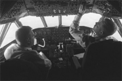 Kuva: Lent�j� Kopsu valmistautuu lentoon.
(1960-luku)
Kalle Kultala