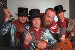 Kuva: G�sta Sundvist (2. oikealta) ja The Drapes -yhtye ohjelmasta G�stan stereogramofoni 1970-79. (1997) Seppo Sarkkinen.