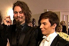 Kuva: Jukka Keskisalo naisyst�v�ns� kanssa Linnan juhlissa. YLE kuvanauha.