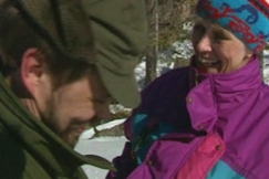 Kuva: Tapio Vaali ja Saara Karhu Helvetinj�rvell�. (1996) YLE kuvanauha.