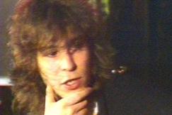 Kuva: Zero Nine -yhtyeen solisti Kepa Salmirinne. (1982) YLE kuvanauha.