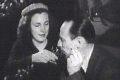 Kuva: Nainen ja mies ravintolassa (1955). YLE kuvanauha. Kuva: Nainen ja mies ravintolassa (1955). YLE kuvanauha.