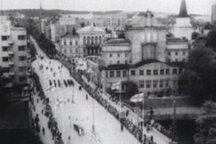 Kuva: N�kym� Tampereen H�meensillalle ja H�meenkadulla. (1954) YLE kuvanauha.