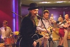 Kuva: Tuomari Nurmio ja Fat Bullets -yhtye. (1998) YLE kuvanauha.