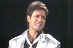 Kuva: Laulaja Cliff Richard. (1984) YLE kuvanauha.