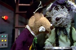 Kuva: Eno-Elmeri ja Ransu kokkaavat. YLE kuvanauha