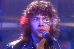 Kuva: Sarcofaguksen laulaja Jukka Homi. (1981) YLE kuvanauha.