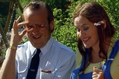 Kuva: Reima ja Hansu puutarhajuhlissa. YLe kuvanauha. 