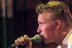 Kuva: New Dodgersin solisti Pasi Hailio. (1980) YLE kuvanauha.