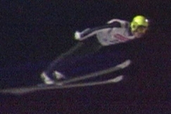 Kuva: Jari Puikkonen hypp��. (1989) YLE kuvanauha.