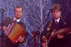 Kuva: Kimmo Pohjonen ja Arto J�rvel�. (1996) YLE kuvanauha.