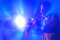 Kuva: Rinneradio esiintyy. (1996) YLE kuvanauha.