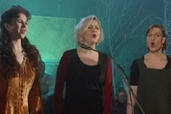 Kuva: MeNaiset. (1996) YLE kuvanauha.