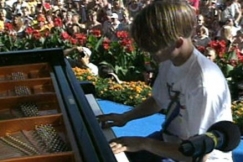 Kuva: Lenni-Kalle Taipale Pori Jazzissa. (1997) YLE kuvanauha.