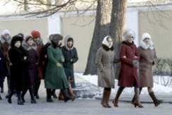 Kuva: Katun�kym� Leningradista: naisia k�velyll�. (1980) Martti Juntunen. 