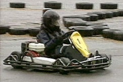 Kuva: Heikki Kovalainen ajaa kartingia (2001). YLE kuvanauha.