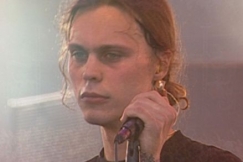 Kuva: Ville Valo. (1999) YLE kuvanauha.