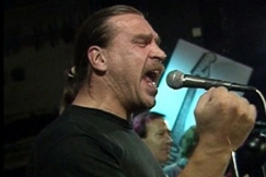 Kuva: Topmost esiintyy. (1990) YLE kuvanauha.