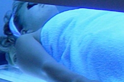 Kuva: Nainen solariumissa (1986). YLE kuvanauha.