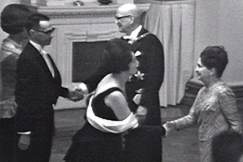 Kuva: Urho ja Sylvi Kekkonen k�ttelev�t. YLE kuvanauha. 