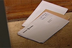 Kuva: Velkakirjeit� kynnysmatolla. YLE kuvanauha. 