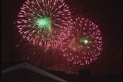 Kuva: Ilotulitus senaatintorilla. YLE kuvanauha. 