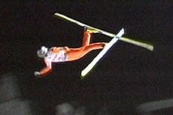 Kuva: Thomas Morgensternin onnettomuushyppy. (2003) YLE kuvanauha.