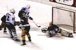 Kuva: Maalitilanne j��kiekon SM-finaalissa TPS-KalPa. (1991) YLE kuvanauha.