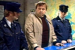 Kuva: Mikko Kivinen poliisiasemalla (1992). YLE kuvanauha.