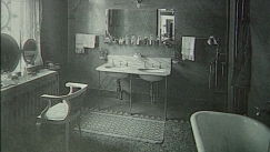 Kuva: Valokuva kylpyhuoneesta 1920-luvulta, Keski-Suomen museo (YLE kuvanauha 1995).