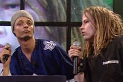 Kuva: Raymond Ebanks ja Gizmo haastattelussa (1999). YLE kuvanauha.