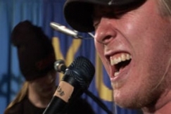 Kuva: Stam1na:Antti Hyyrynen YleX:n Studio B livess�. YLE kuvanauha. (2008)