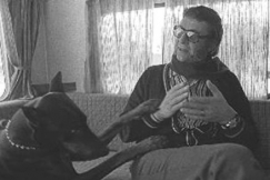 Kuva: Helge Herala koiransa kanssa. kuvaaja: Kalle Kultala 70-luku.