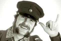 Kuva: Bussikuski Aarne Tenkanen (1994). YLE/Seppo Sarkkinen.