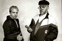 Kuva: Cafe Veijon baarin toimittajat Santtu Luoto ja maisteri Jukka Lindfors (1995). YLE/Seppo Sarkkinen 