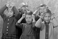 Kuva: Lapset esittävät etanalaulun (1963) Yle kuvanauha Kuva: Lapset esittävät etanalaulun (1963) Yle kuvanauha