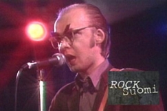 Kuva: Tuomari Nurmio laulaa pilailulasit p��ss��n. (1981) YLE kuvanauha.